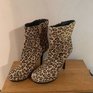 Colin Stuart Brown High Heal Leopard Print Size 10 4 Inch Heel Zipper Boots EUC